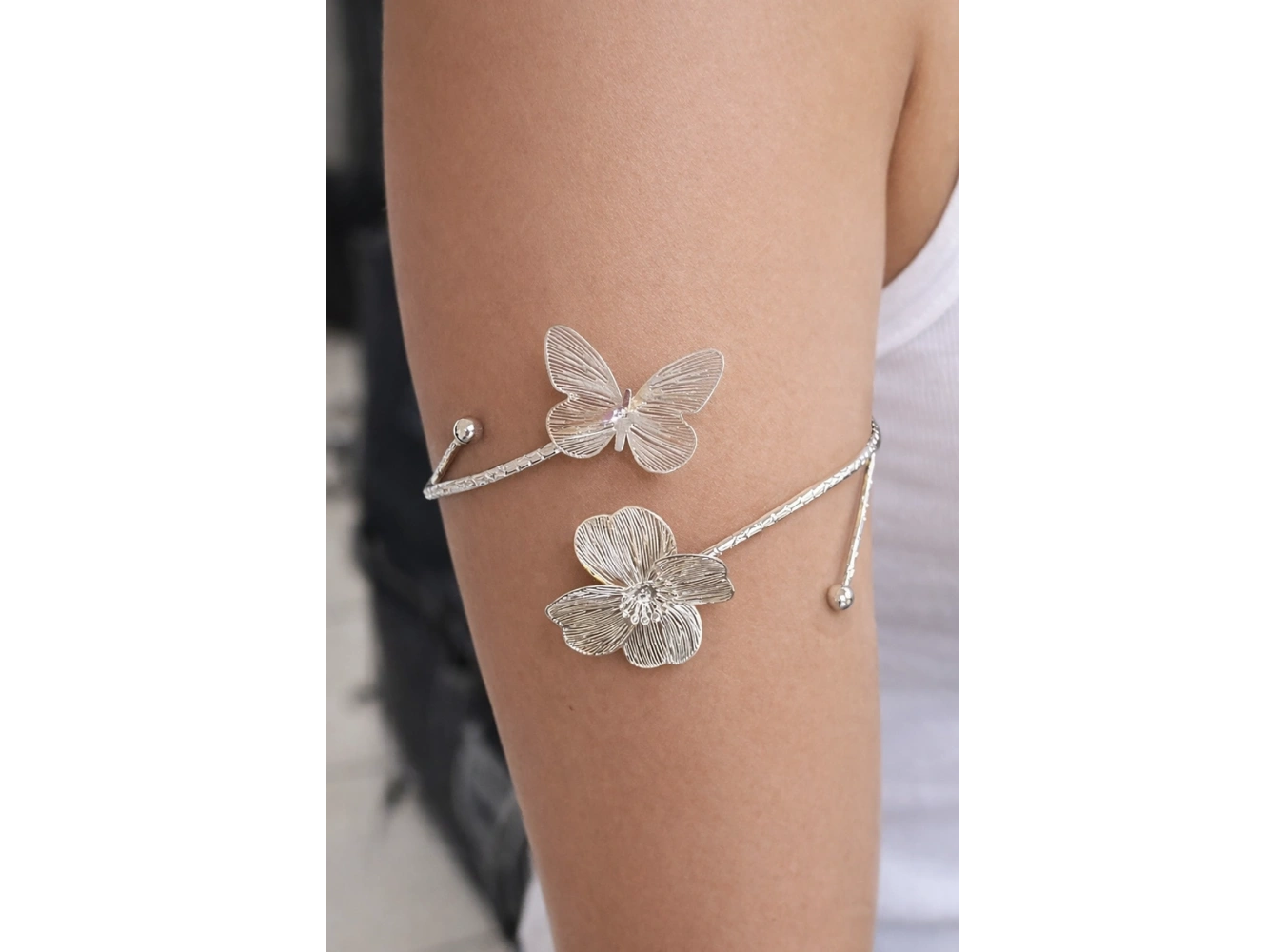 Gümüş Renk Çiçek Ve Kelebek Figürlü Tasarım Bileklik Kol Aksesuarı