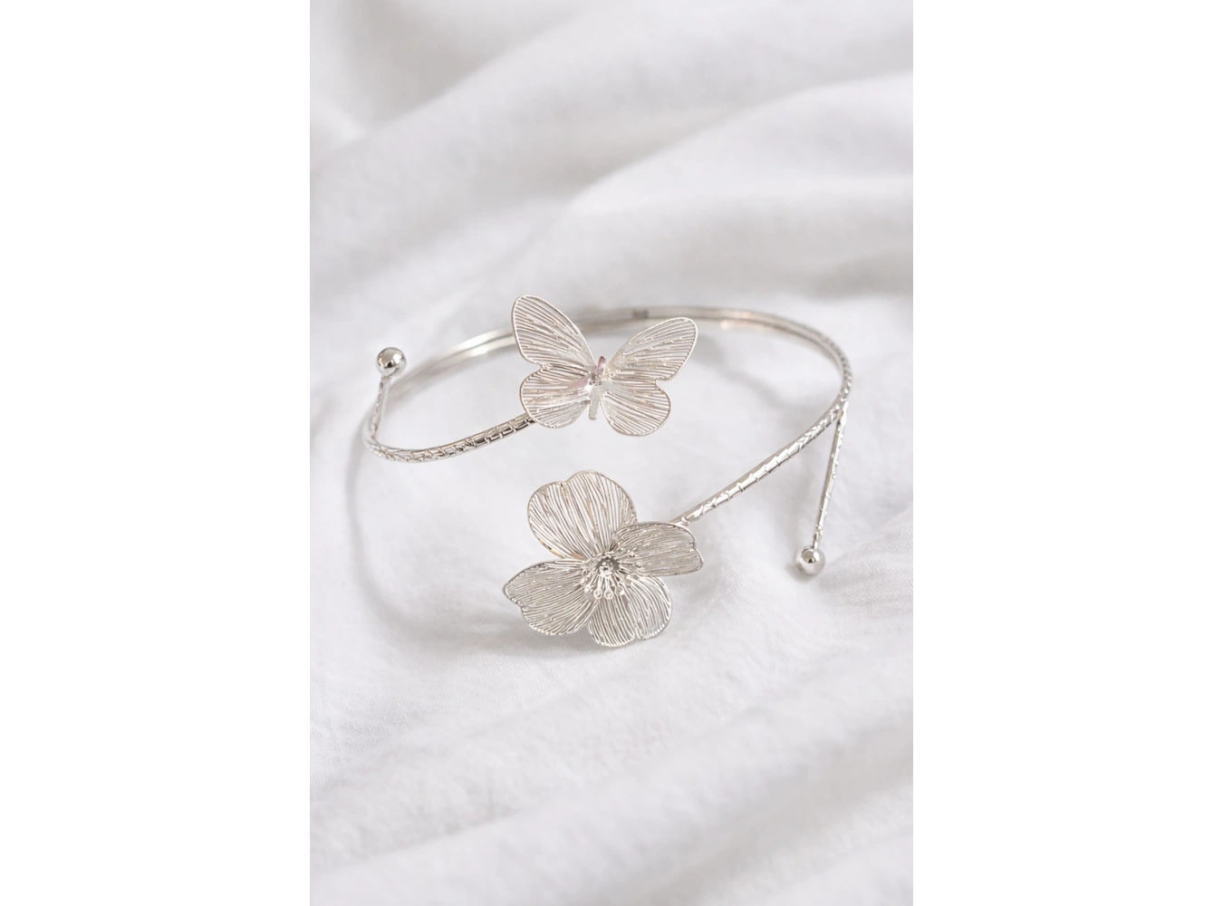 Gümüş Renk Çiçek Ve Kelebek Figürlü Tasarım Bileklik Kol Aksesuarı