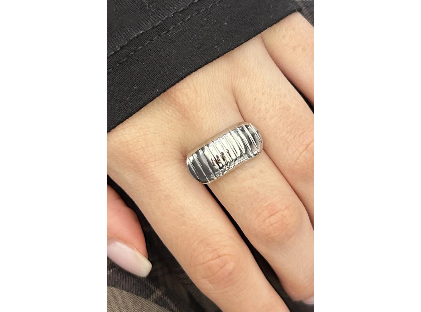 Gümüş Renk Çizgi Detaylı Ayarlanabilir Çelik Yüzük