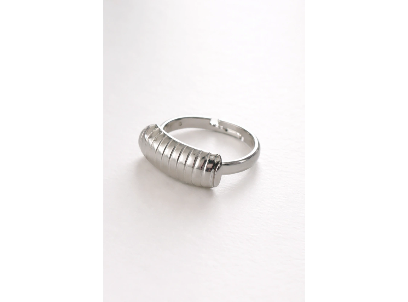 Gümüş Renk Çizgi Detaylı Ayarlanabilir Çelik Yüzük