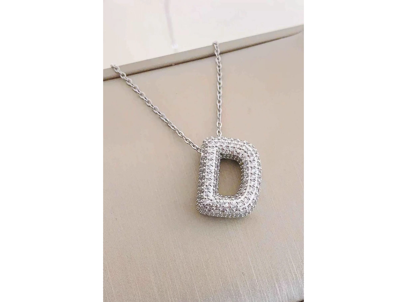 Gümüş Renk D Harf Taş Detaylı Çelik Kolye