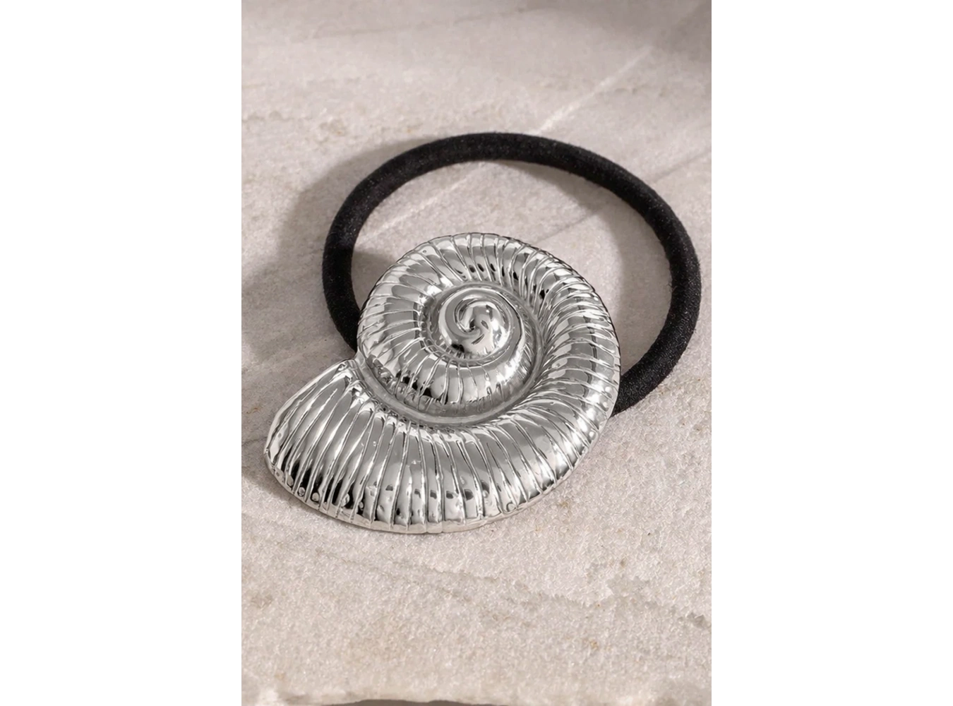 Gümüş Renk Deniz Kabuğu Detaylı Metal Lastik Toka