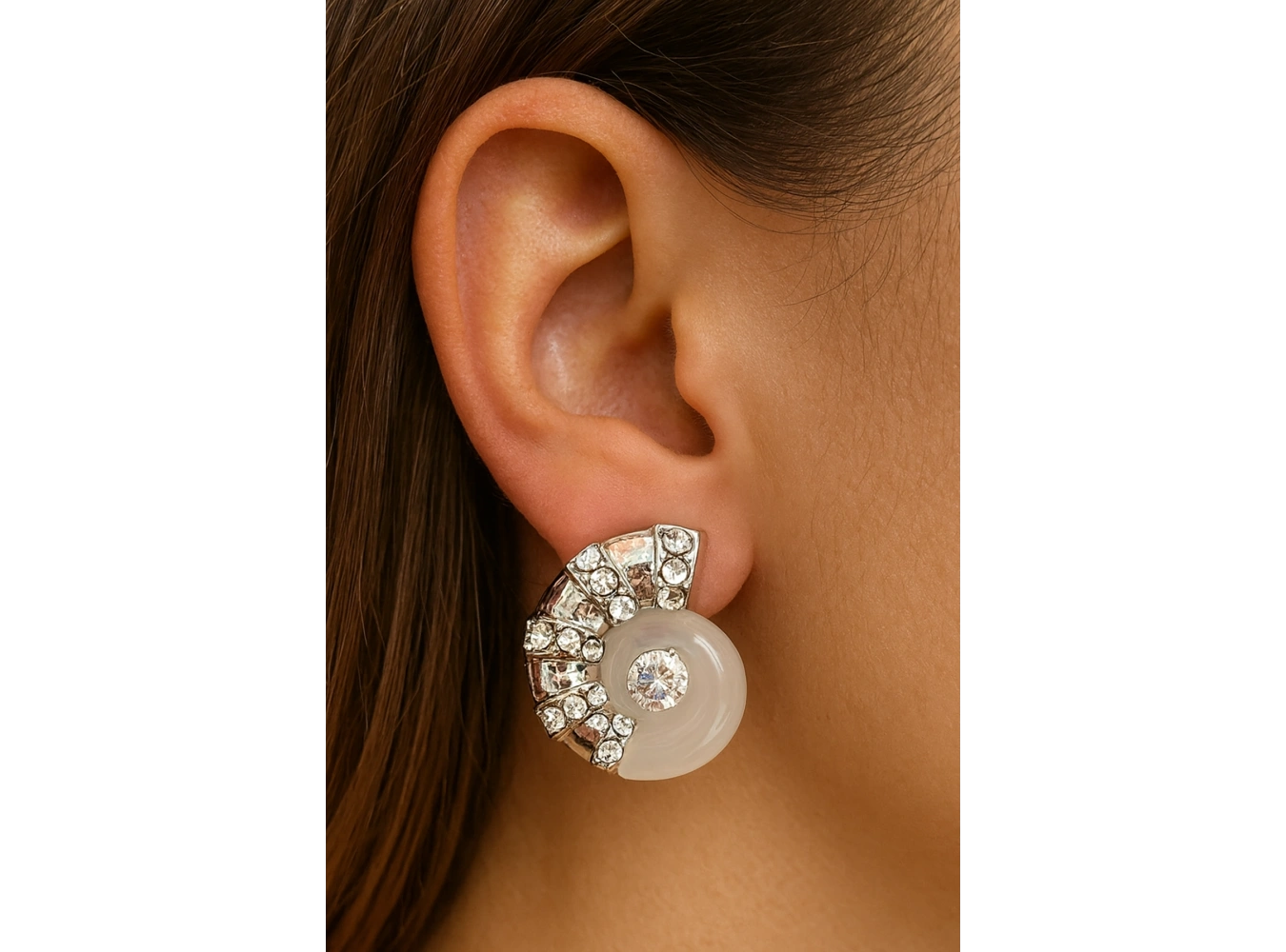 Gümüş Renk Deniz Kabuğu Figürlü Taş Detaylı Küpe (Çift)