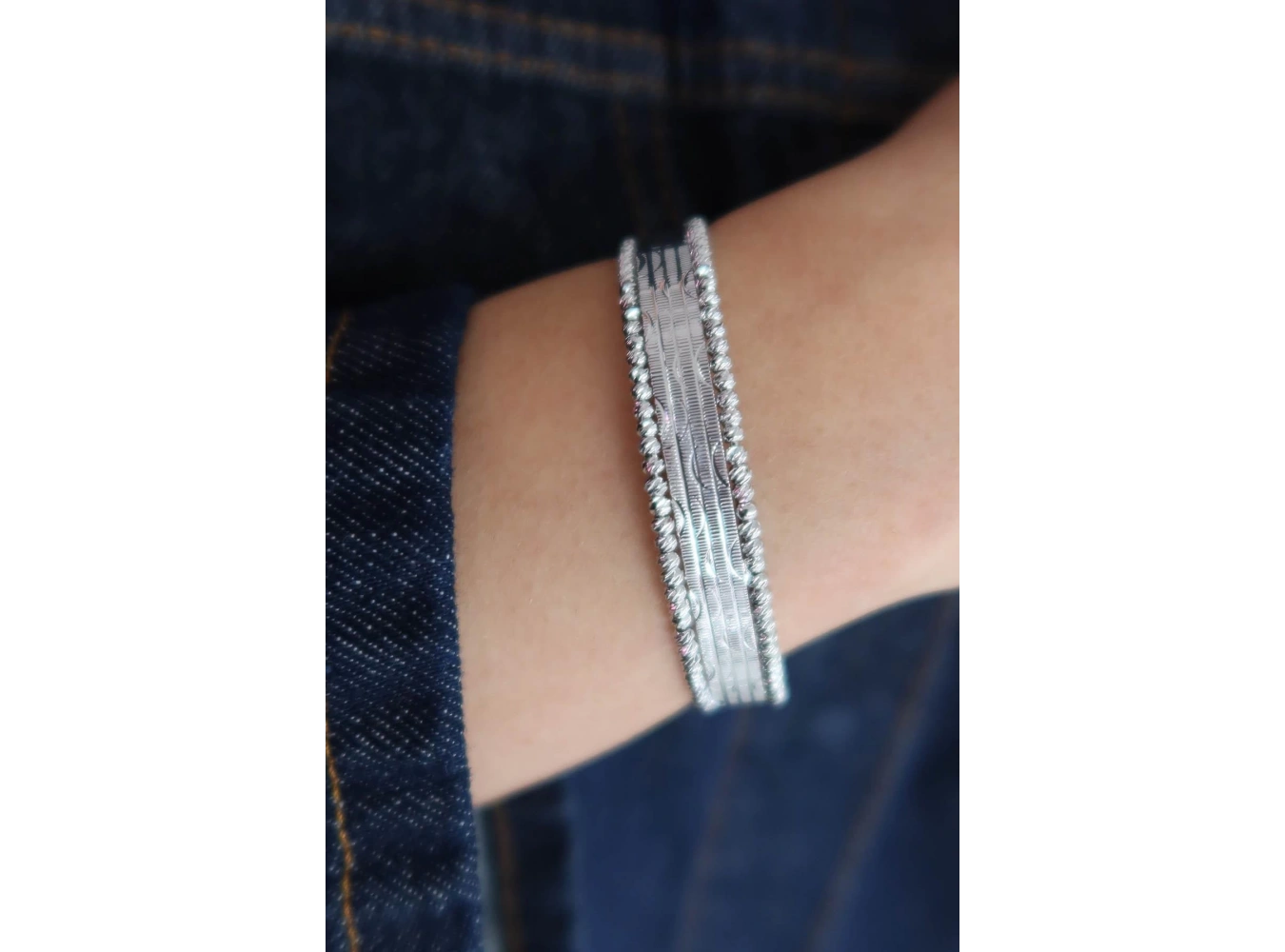 Gümüş Renk Dorika Boncuk Detaylı YSX Kelepçe Bileklik