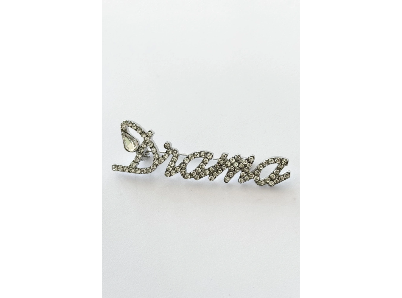 Gümüş Renk Drama Yazılı Taşlı Broş