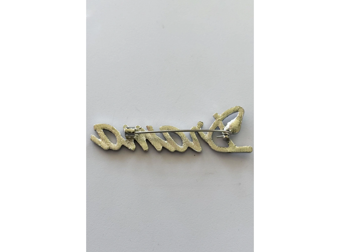 Gümüş Renk Drama Yazılı Taşlı Broş