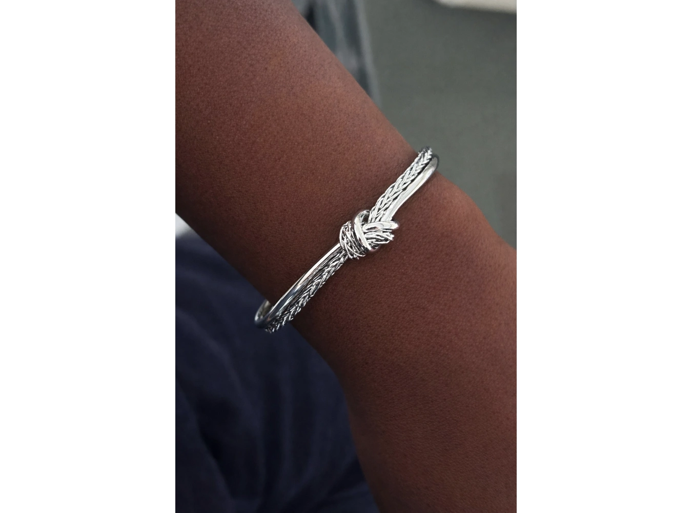 Gümüş Renk Düğüm Detaylı Kelepçe/ Bileklik