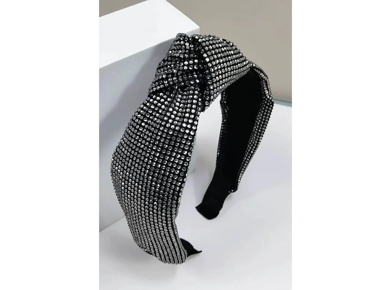 Gümüş Renk Düğüm Detaylı Taşlı Taç