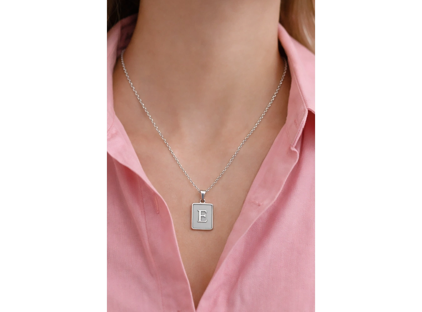 Gümüş Renk E Harf Çelik Kolye