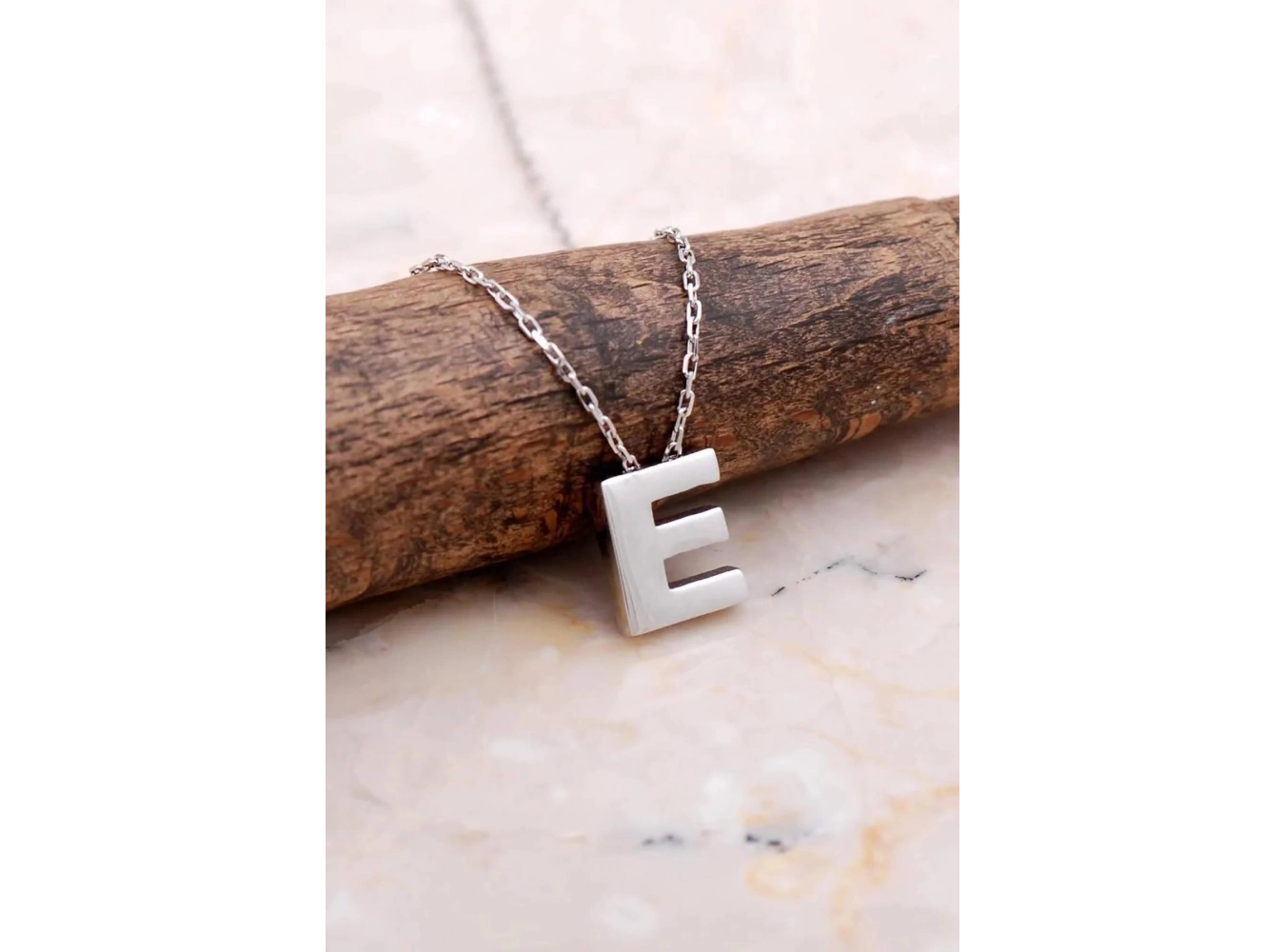 Gümüş Renk E Harf Çelik Kolye