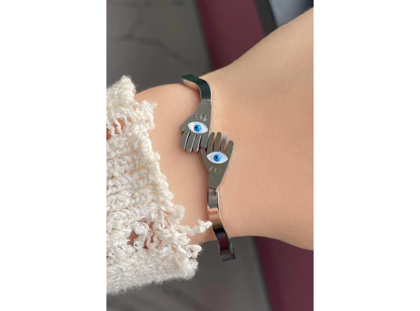 Gümüş Renk El Figürlü Göz Detaylı Çelik Kelepçe Bileklik
