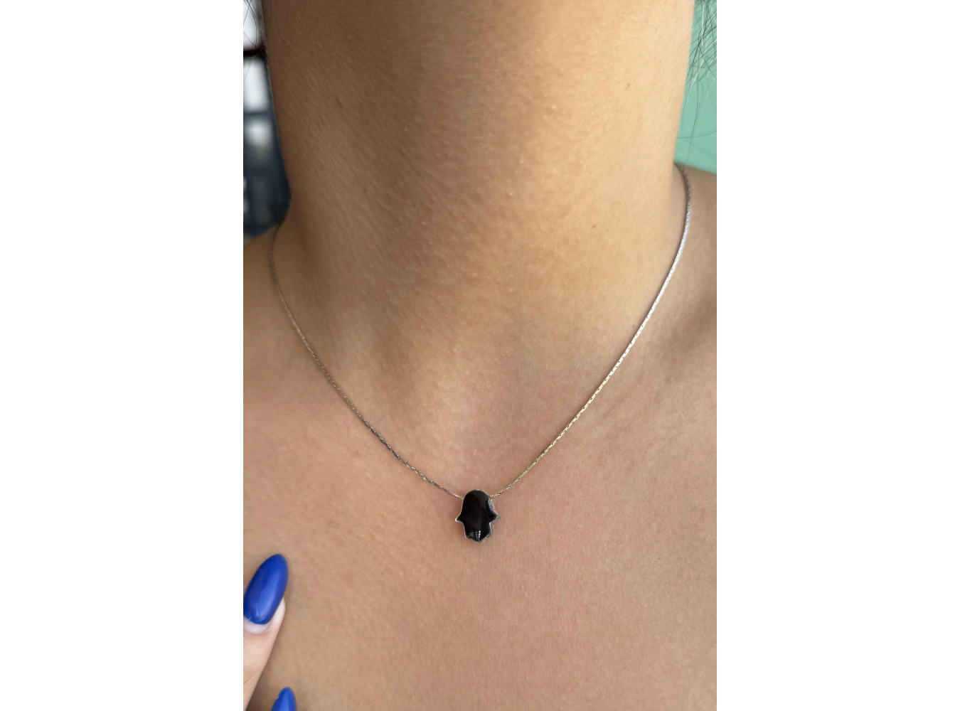 Gümüş Renk El Figürlü Kolye