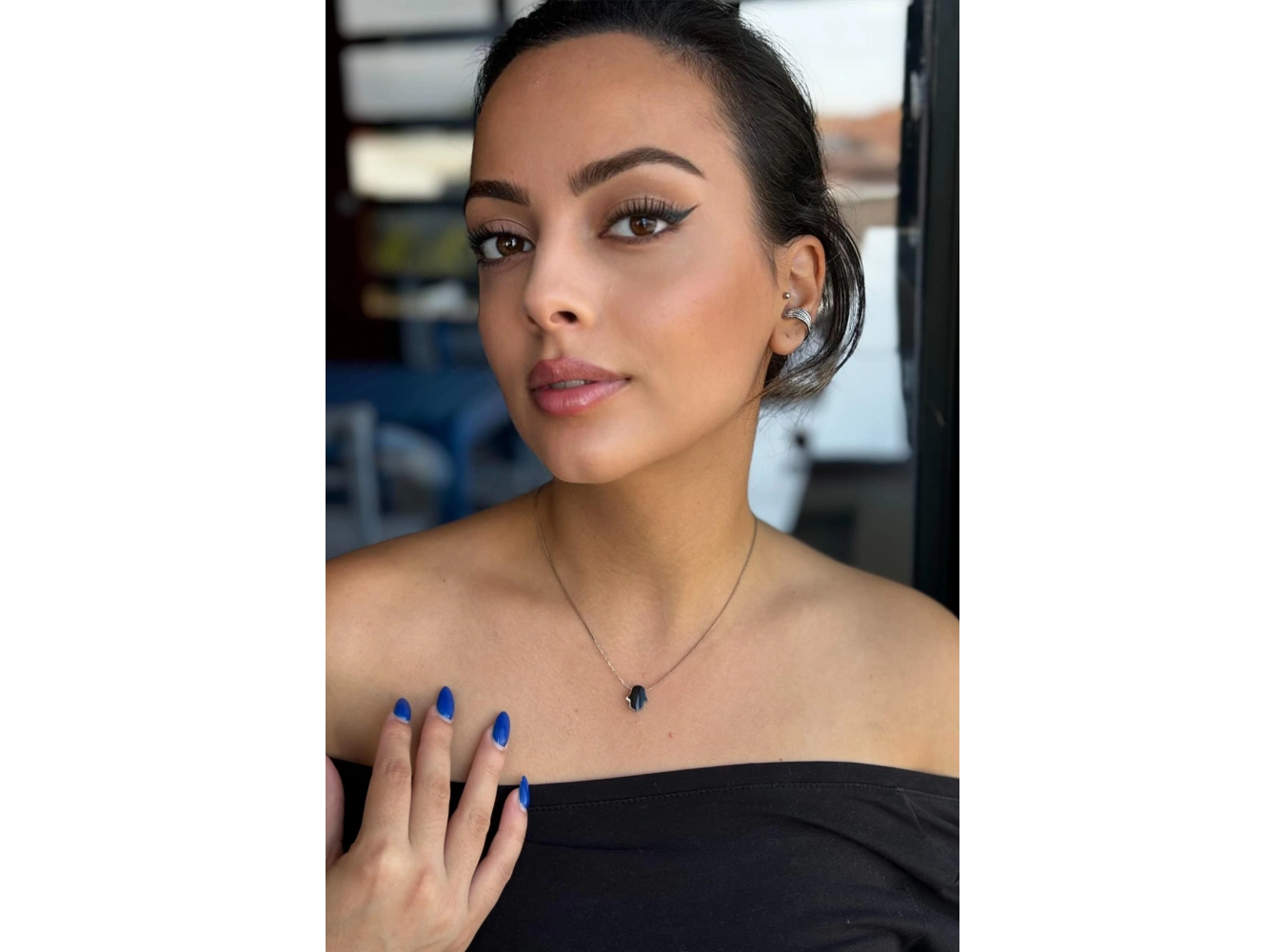 Gümüş Renk El Figürlü Kolye