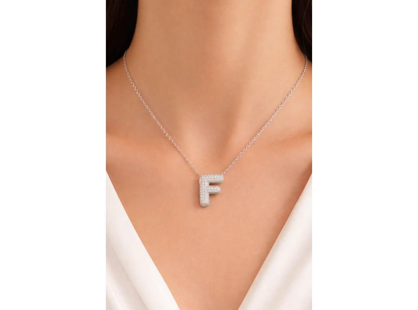 Gümüş Renk F Harf Taş Detaylı Çelik Kolye