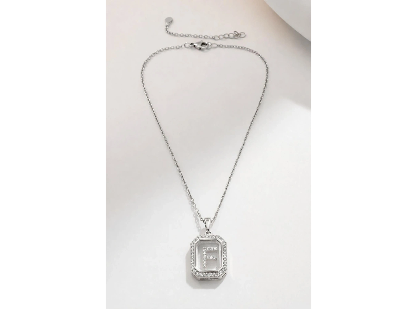 Gümüş Renk F Harf Taş Detaylı Çelik Kolye