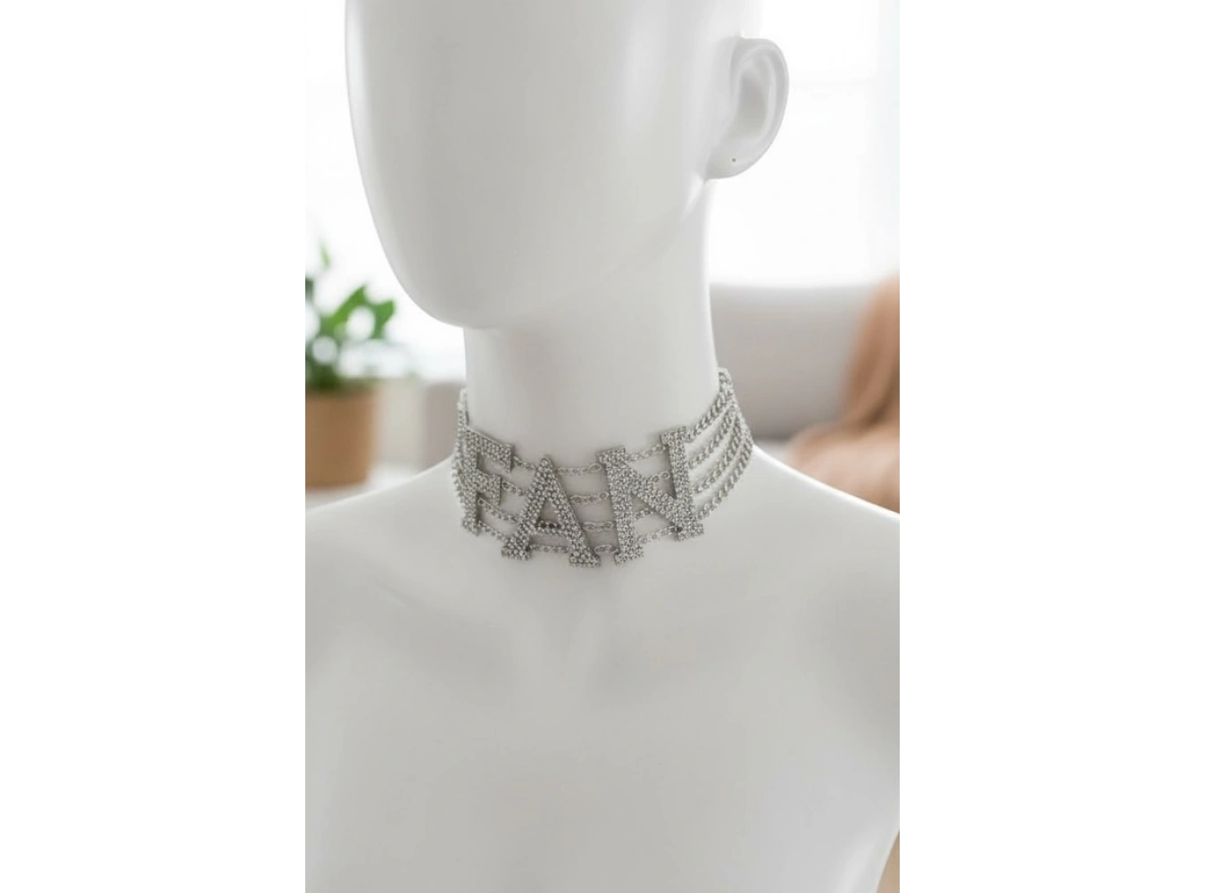 Gümüş Renk FAN Yazılı Taş Detaylı Choker Kolye