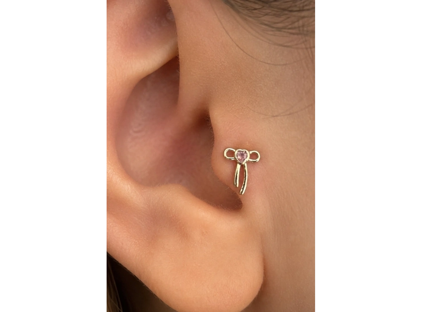 Gümüş Renk Fiyonk Figürlü Taşlı Cerrahi Çelik Tragus/Kıkırdak Küpe/Piercing (Tek)