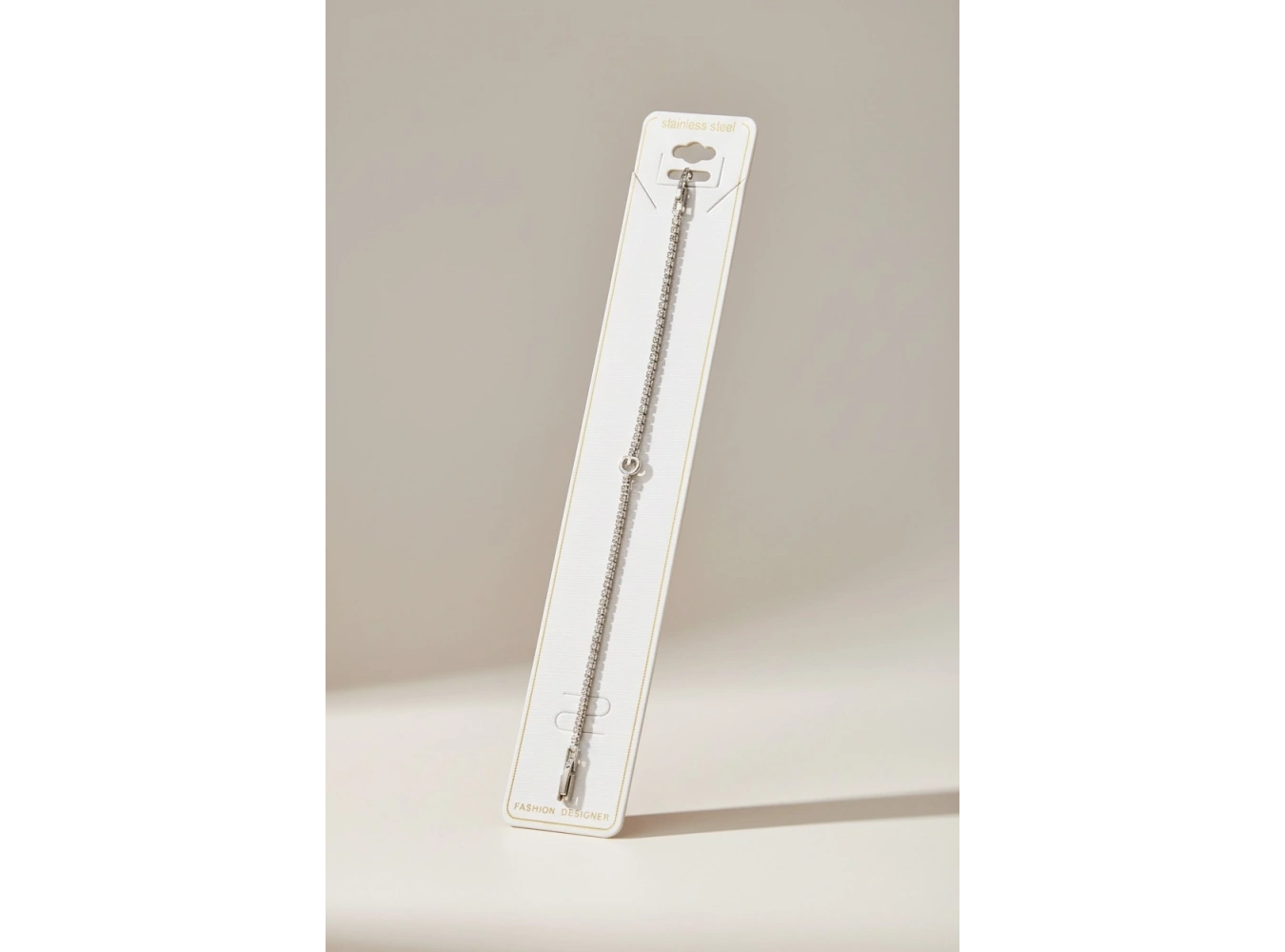 Gümüş Renk G Harfli Taş Detaylı Çelik Bileklik