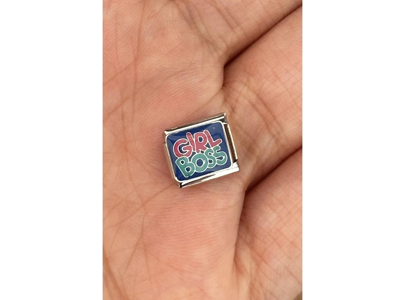 Gümüş Renk Girl Boss Yazılı Çelik Nomination Charm (Tek)