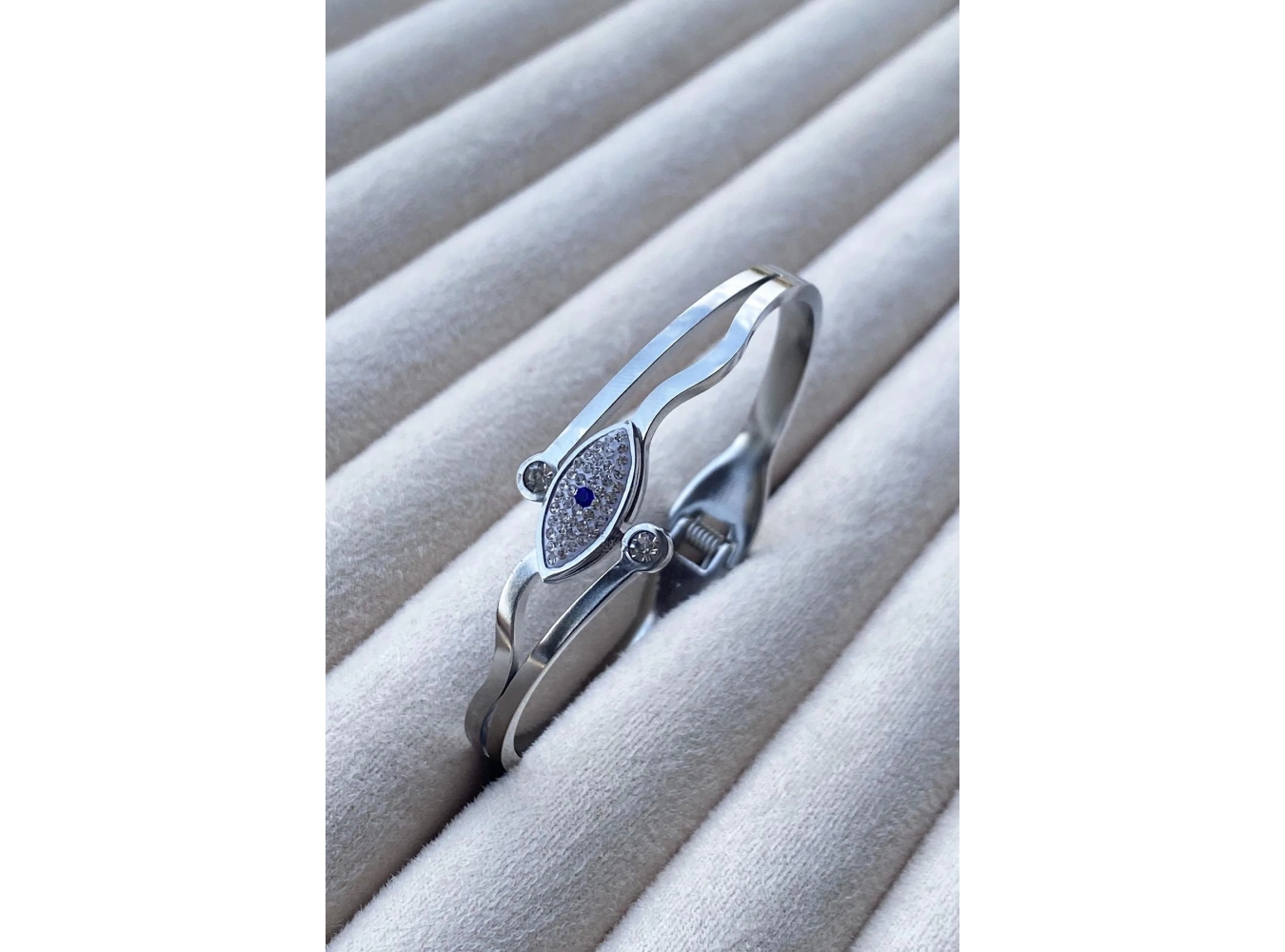 Gümüş Renk Göz Figürlü Çelik Kelepçe Bileklik