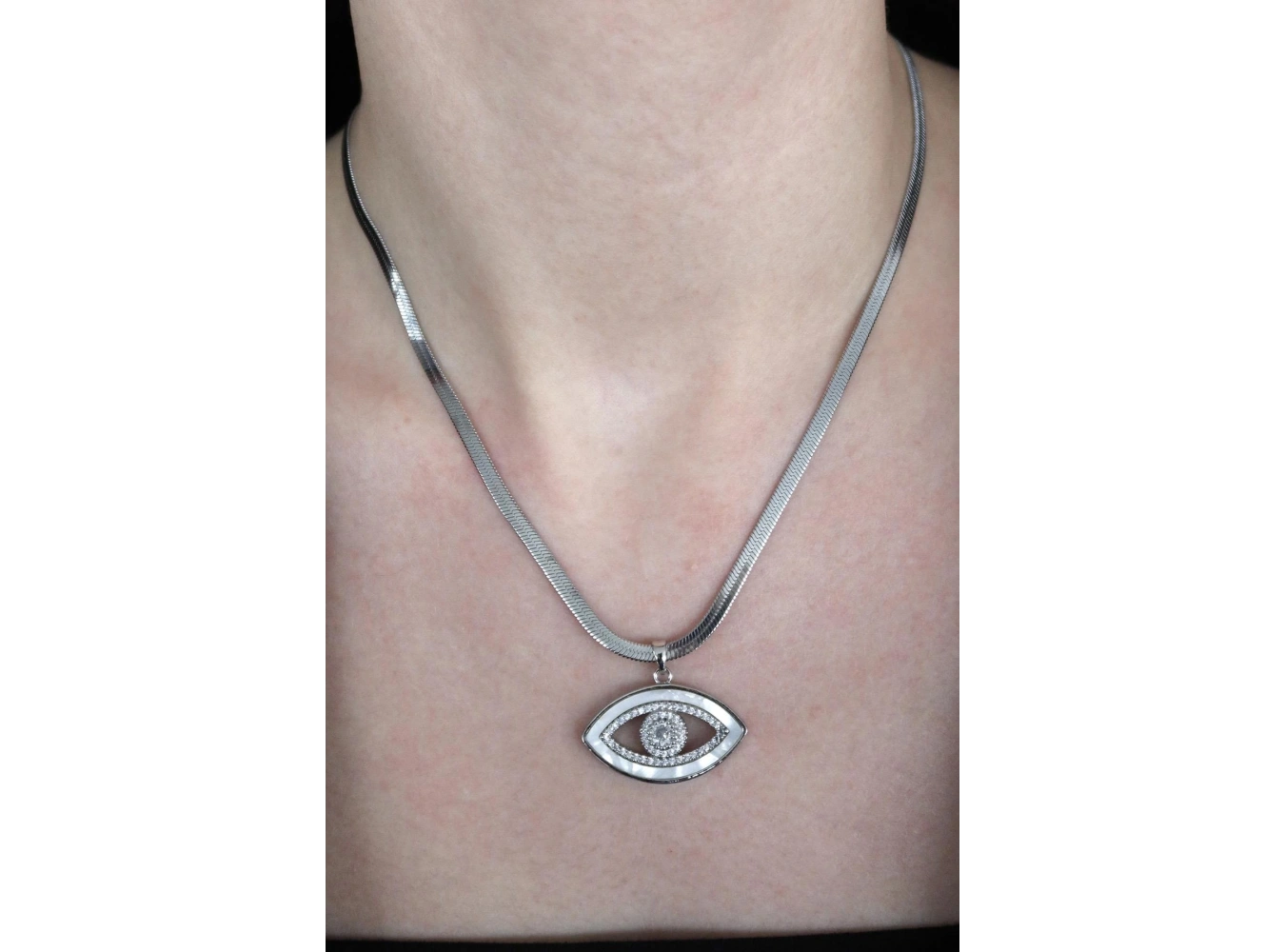 Gümüş Renk Göz Figürlü Çelik Kolye