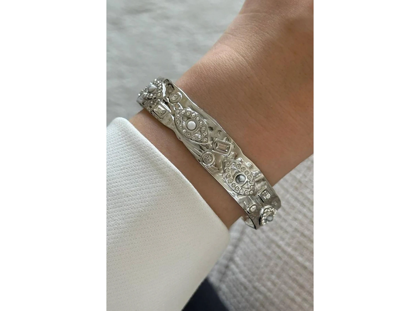 Gümüş Renk Göz Figürlü Taş Detaylı Çelik Kelepçe Bileklik