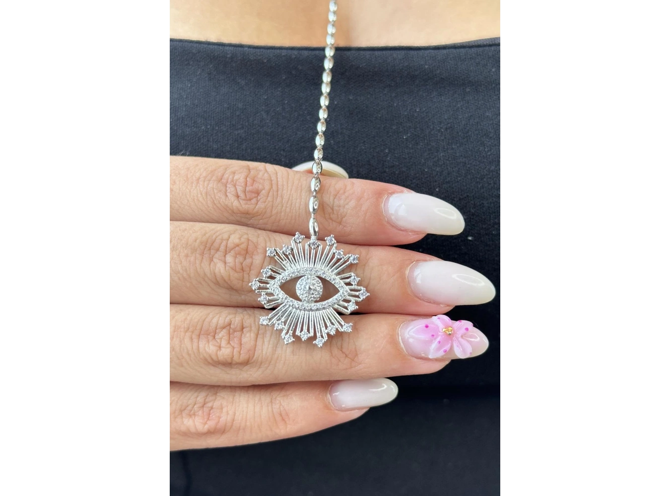 Gümüş Renk Göz Figürlü Y Kolye