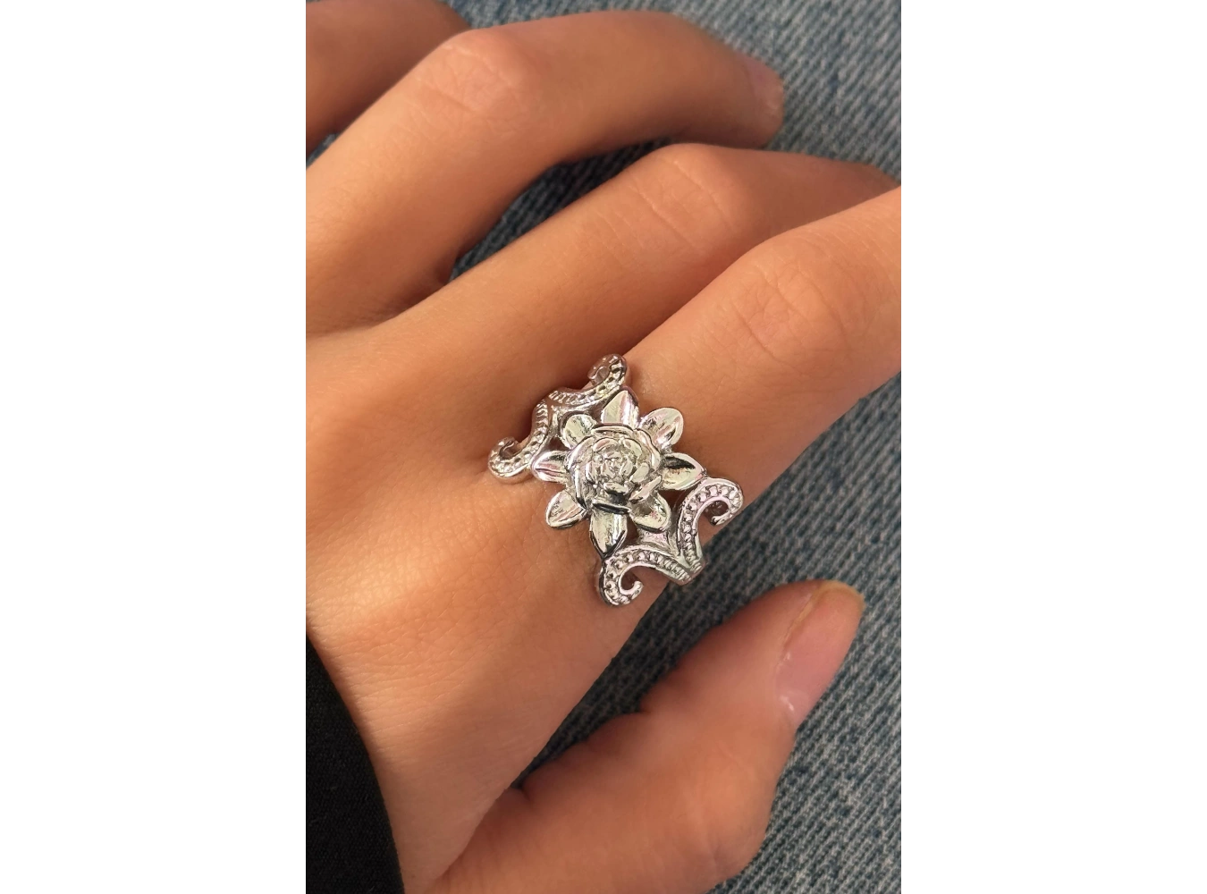 Gümüş Renk Gül Figürlü Metal Ayarlanabilir Yüzük