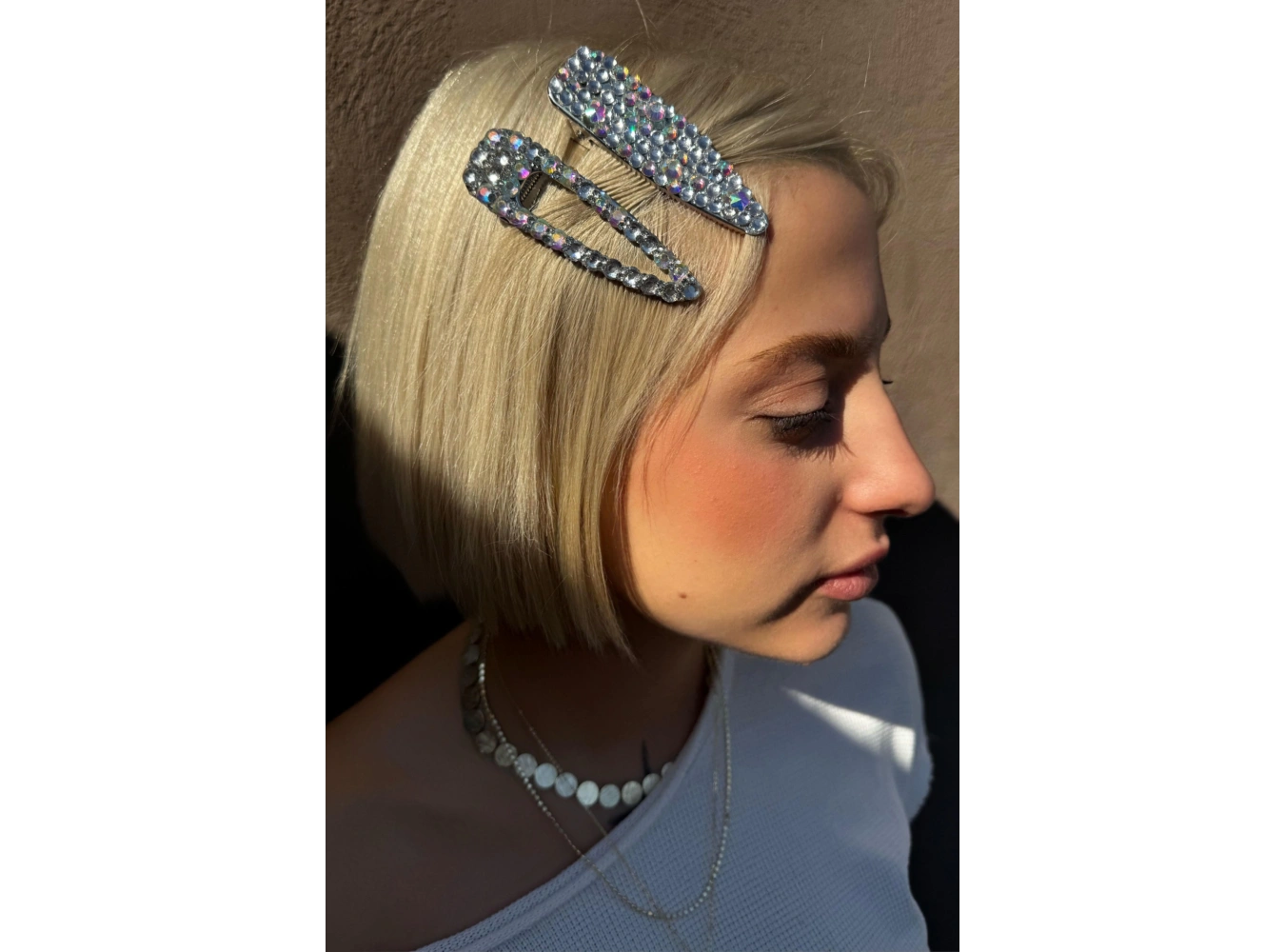 Gümüş Renk Hologram Taş Detaylı İkili Yan Toka