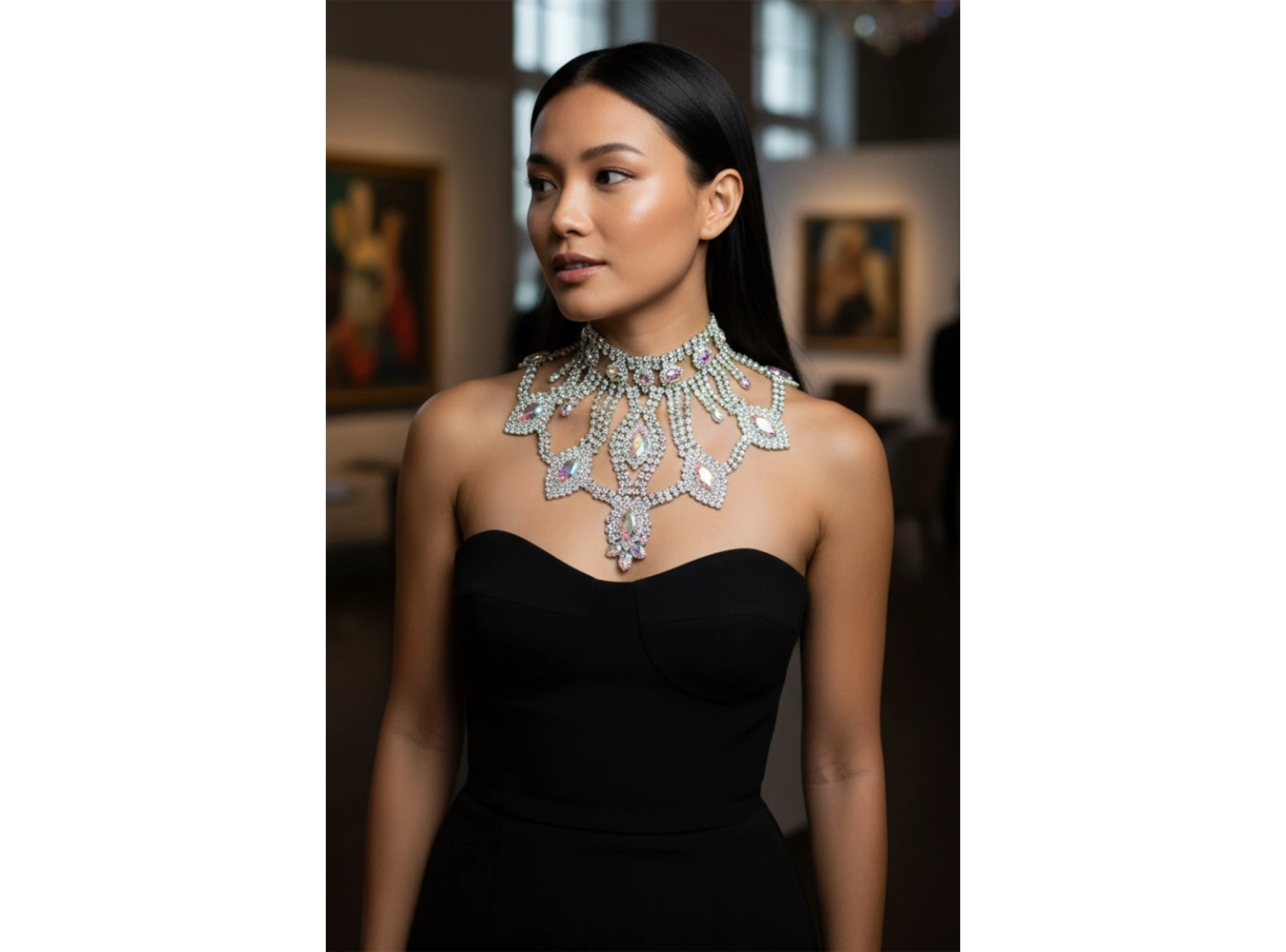 Gümüş Renk Hologram Taş Detaylı Tasarım Abiye Kolye