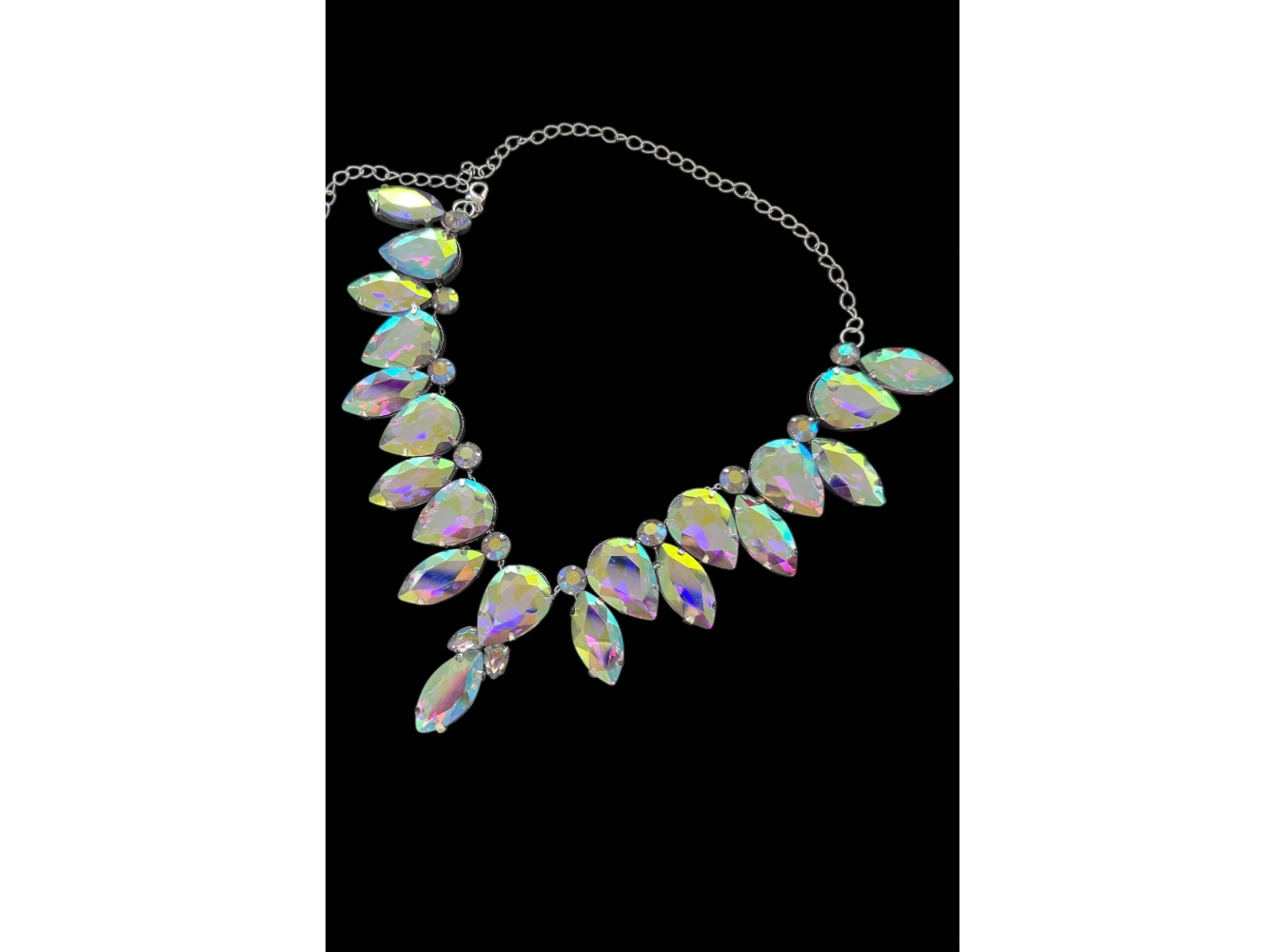 Gümüş Renk Hologram Taş Detaylı Tasarım Abiye Kolye