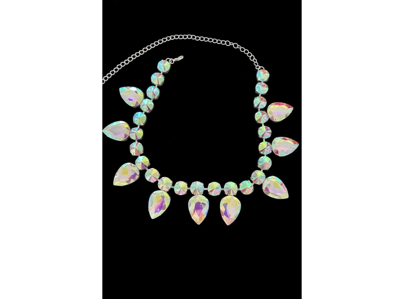 Gümüş Renk Hologram Taş Detaylı  Tasarım Abiye Kolye