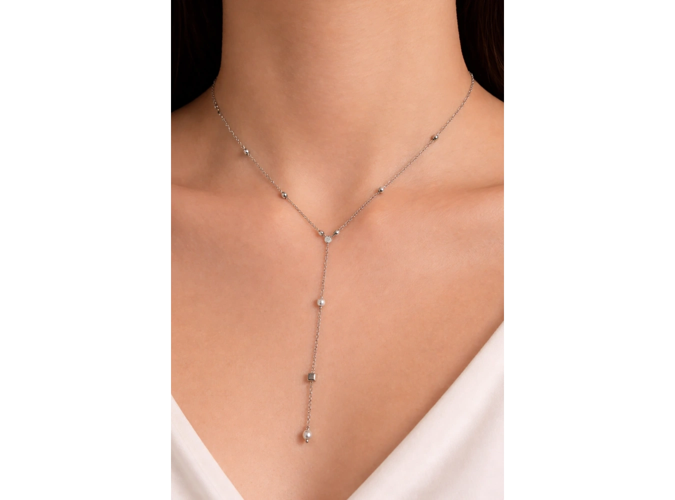 Gümüş Renk İnci Detaylı Çelik Y Kolye