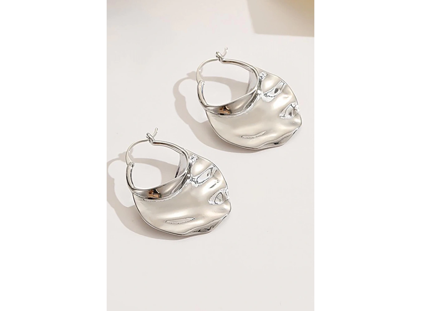 Gümüş Renk İnci Detaylı Küpe (Çift)