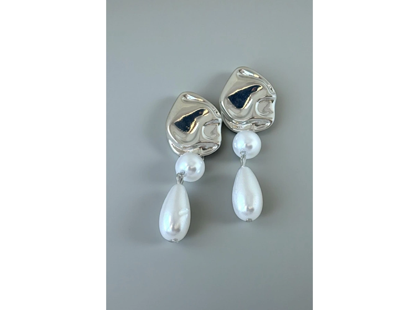 Gümüş Renk İnci Detaylı Küpe (Çift)