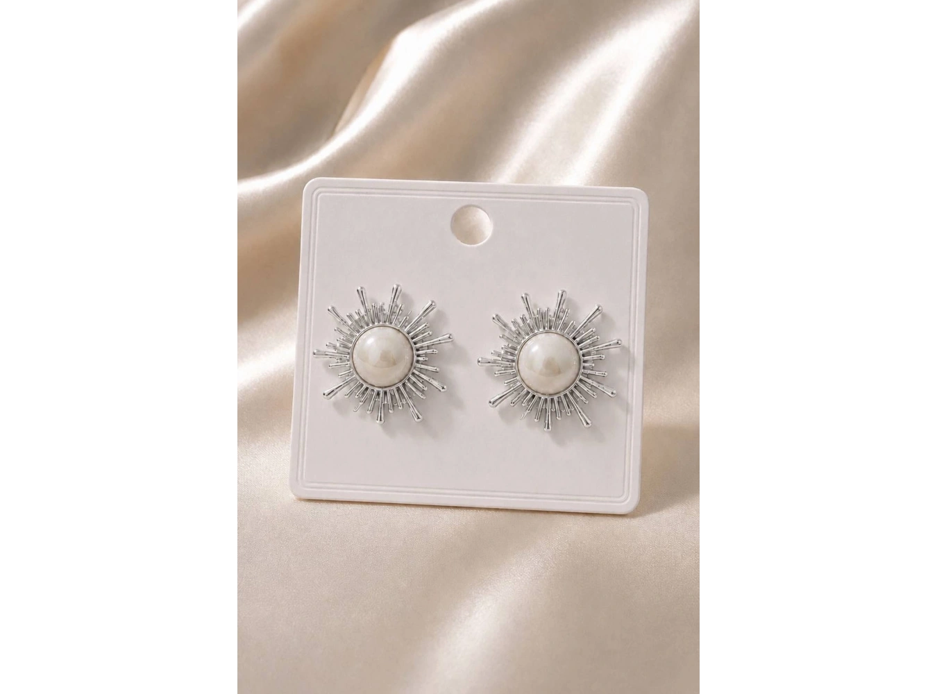 Gümüş Renk İnci Detaylı Küpe (Çift)