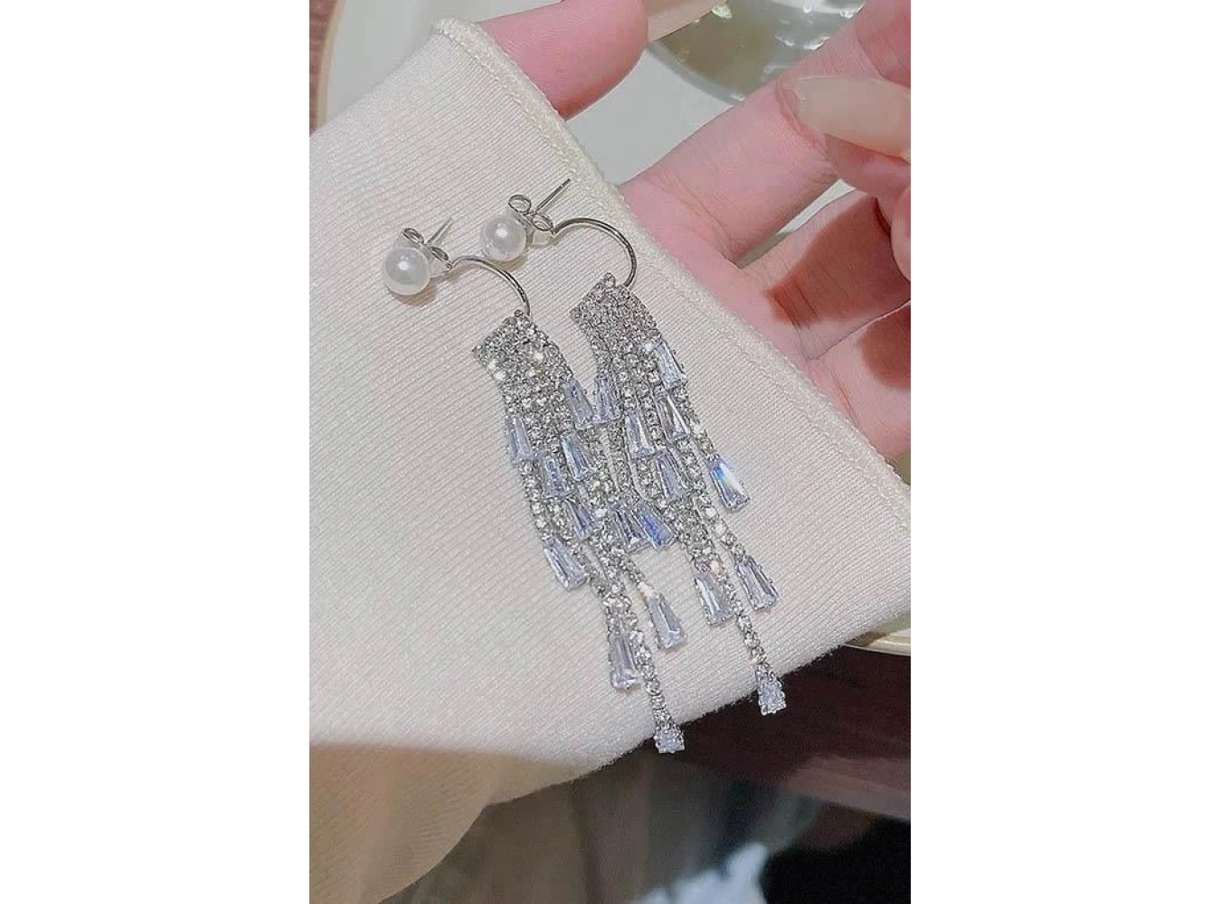 Gümüş Renk İnci Detaylı Taşlı Küpe (Çift)