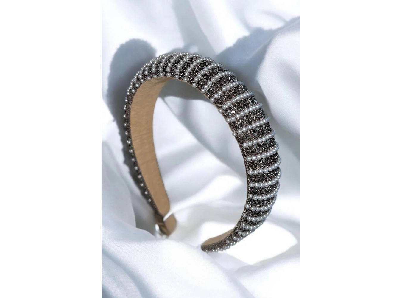 Gümüş Renk İnci Detaylı Taşlı Taç