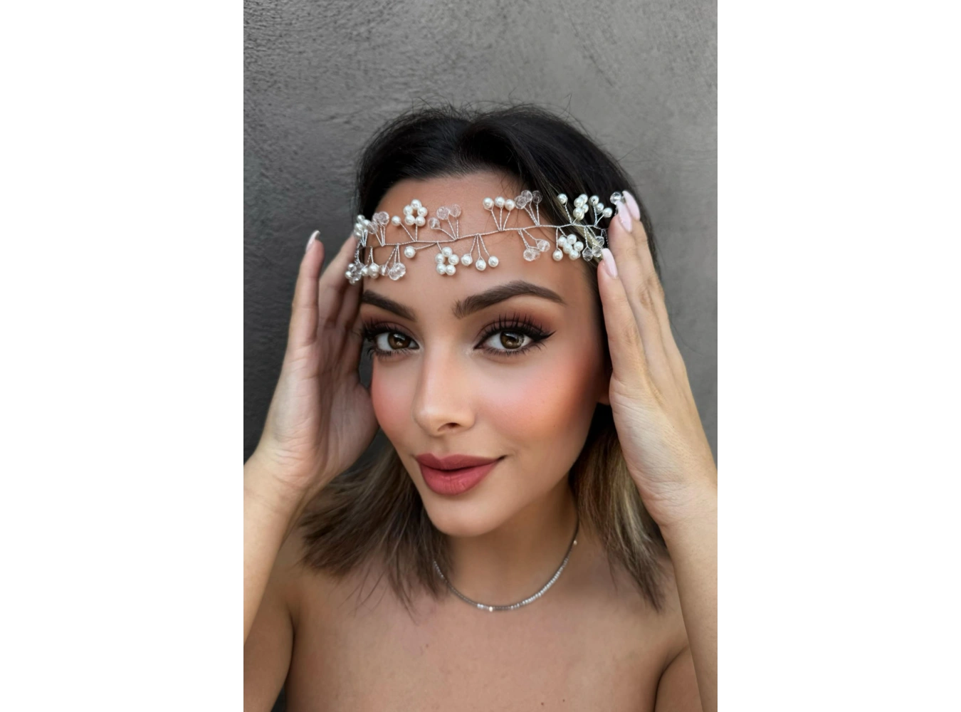 Gümüş Renk İnci Ve Kristal Taş Detaylı Saç Aksesuarı/ Alınlık