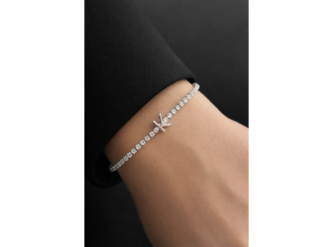 Gümüş Renk K Harfli Taş Detaylı Çelik Bileklik