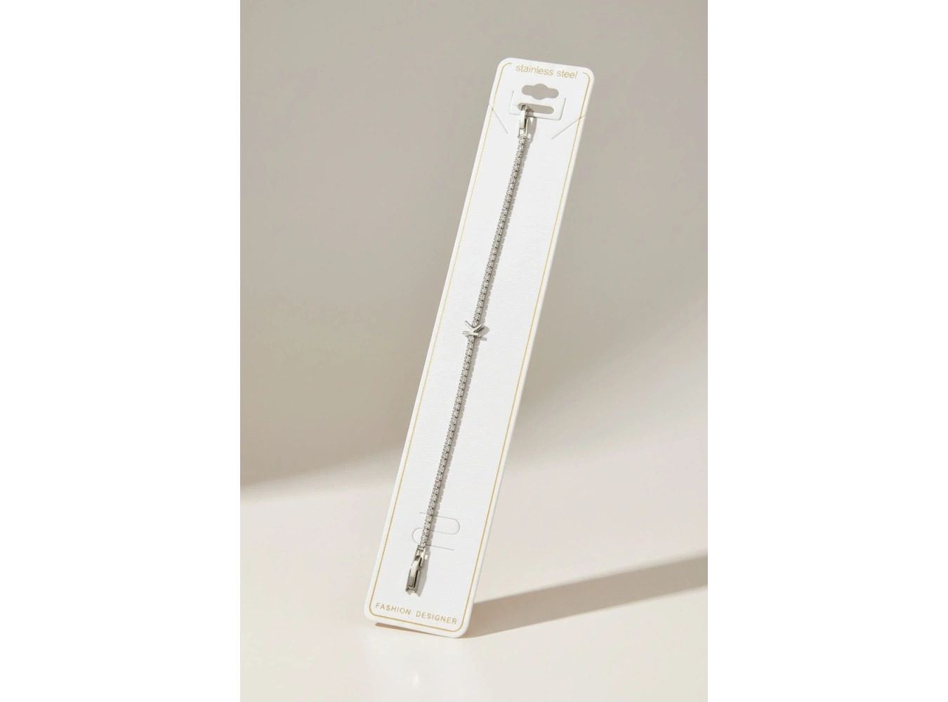 Gümüş Renk K Harfli Taş Detaylı Çelik Bileklik