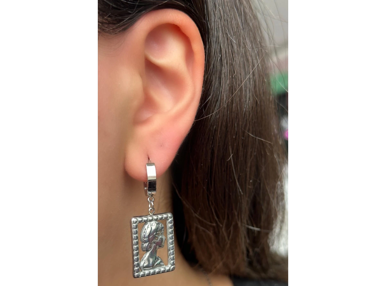 Gümüş Renk Kadın Figürlü Çelik Küpe (Çift)