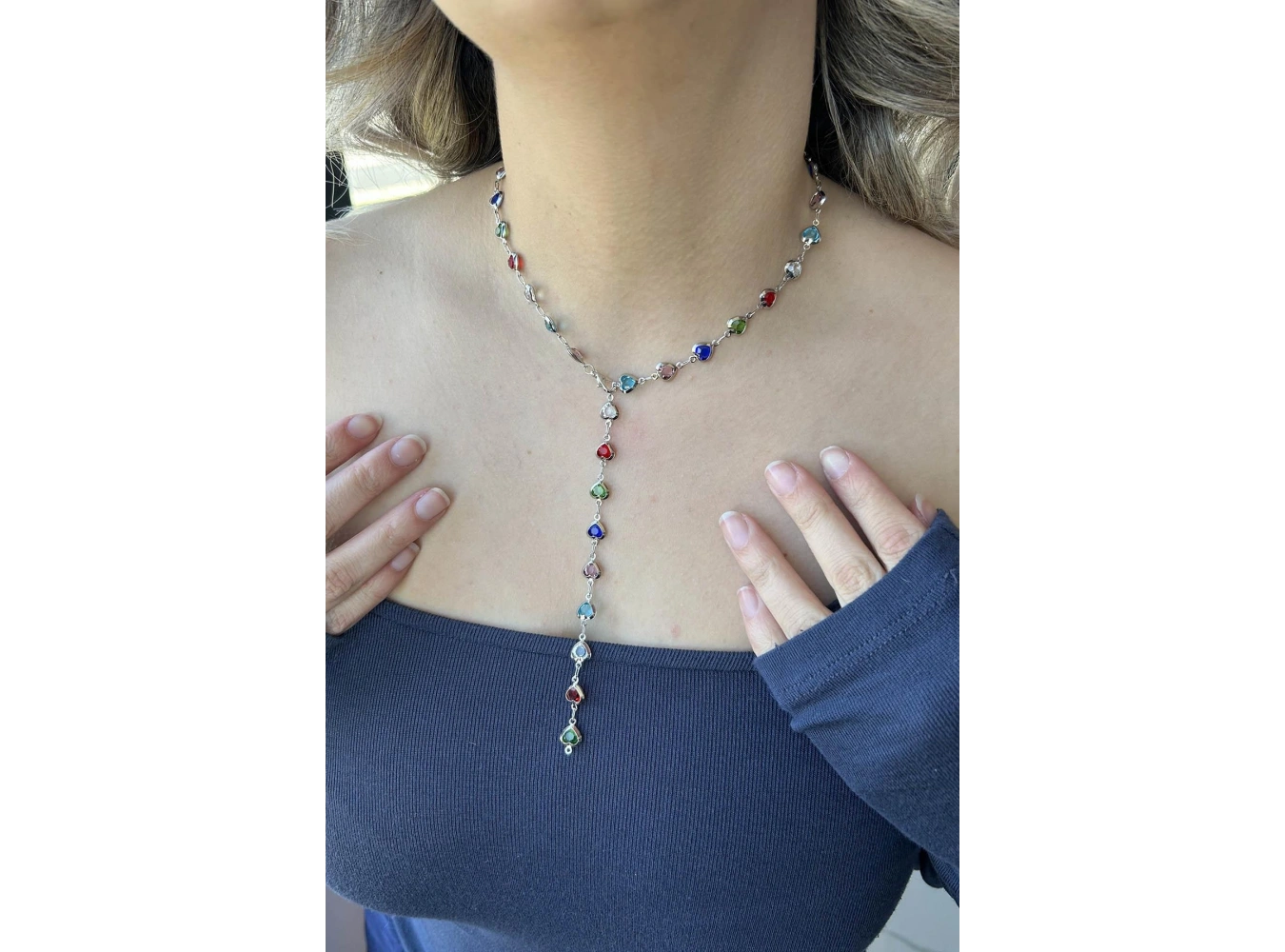 Gümüş Renk Kalp Detaylı Renkli Taşlı Çelik Y Kolye