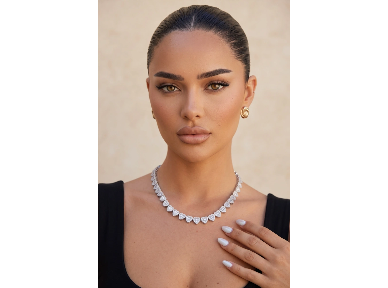 Gümüş Renk Kalp Detaylı Taşlı Vip 14K Altın Kaplama Kolye