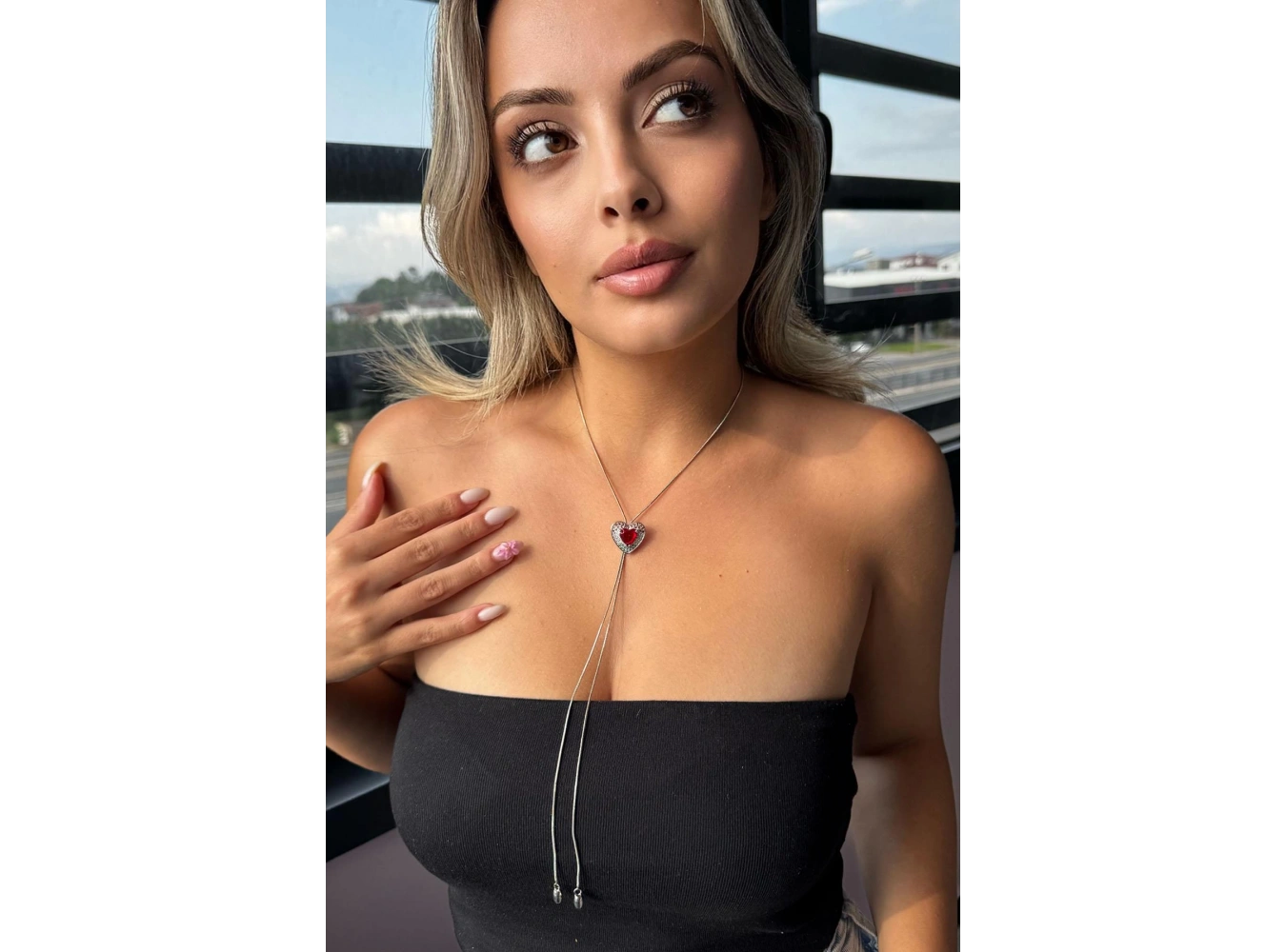 Gümüş Renk Kalp Figürlü Asansörlü Kolye