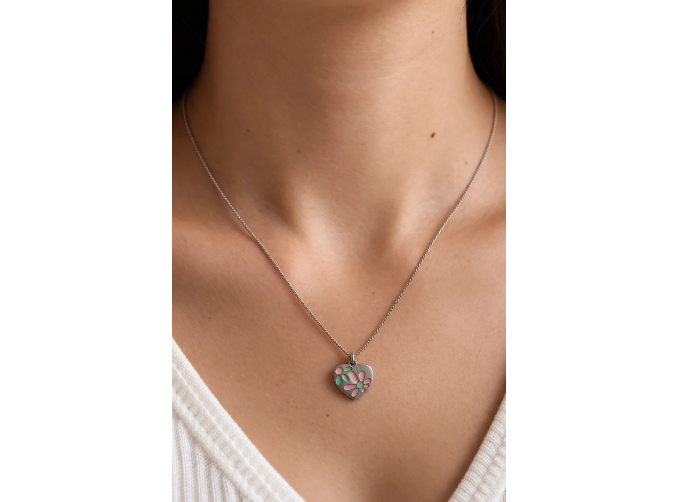 Gümüş Renk Kalp Figürlü Çelik Kolye