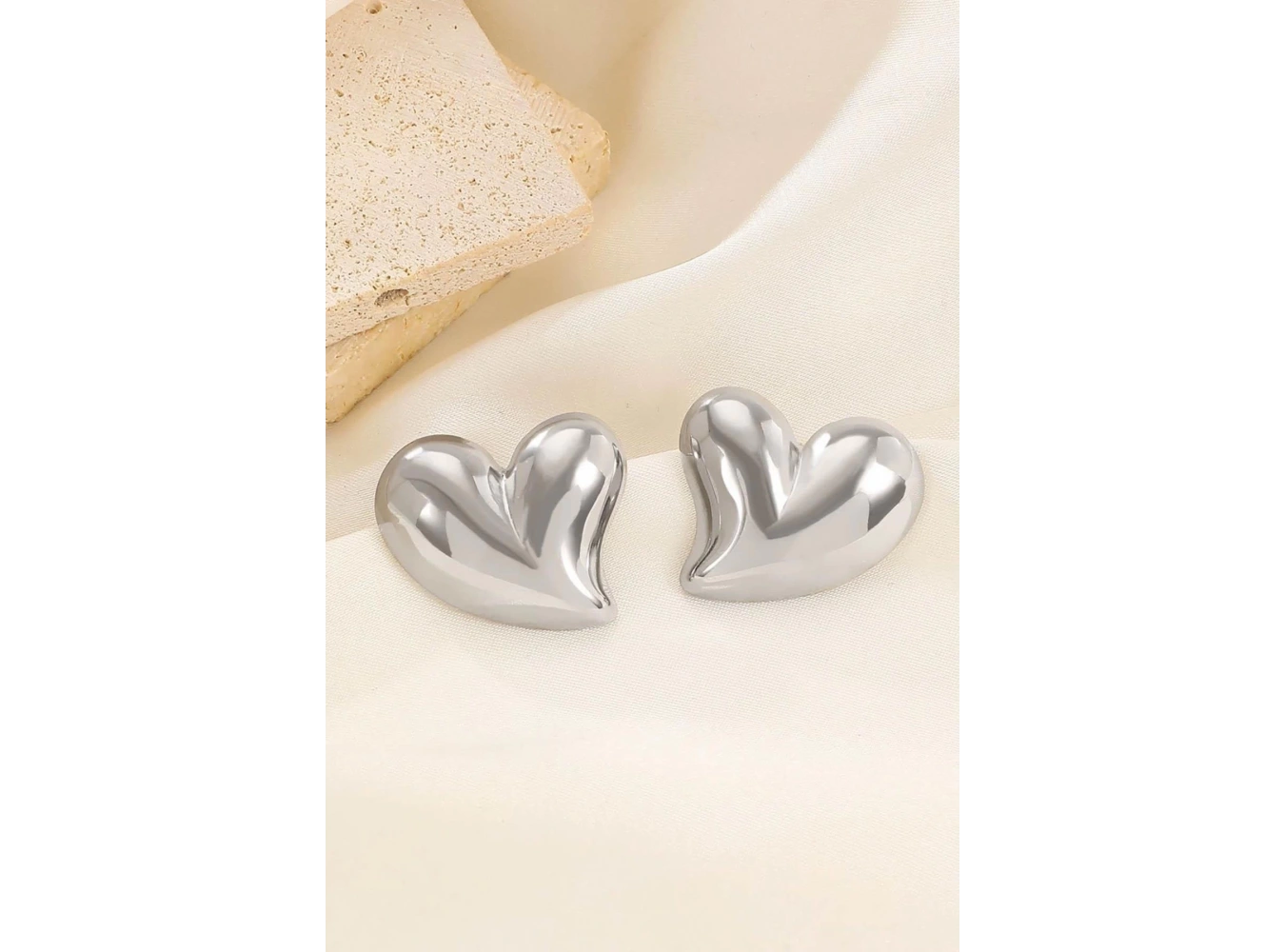 Gümüş Renk Kalp Figürlü Çelik Küpe (Çift)