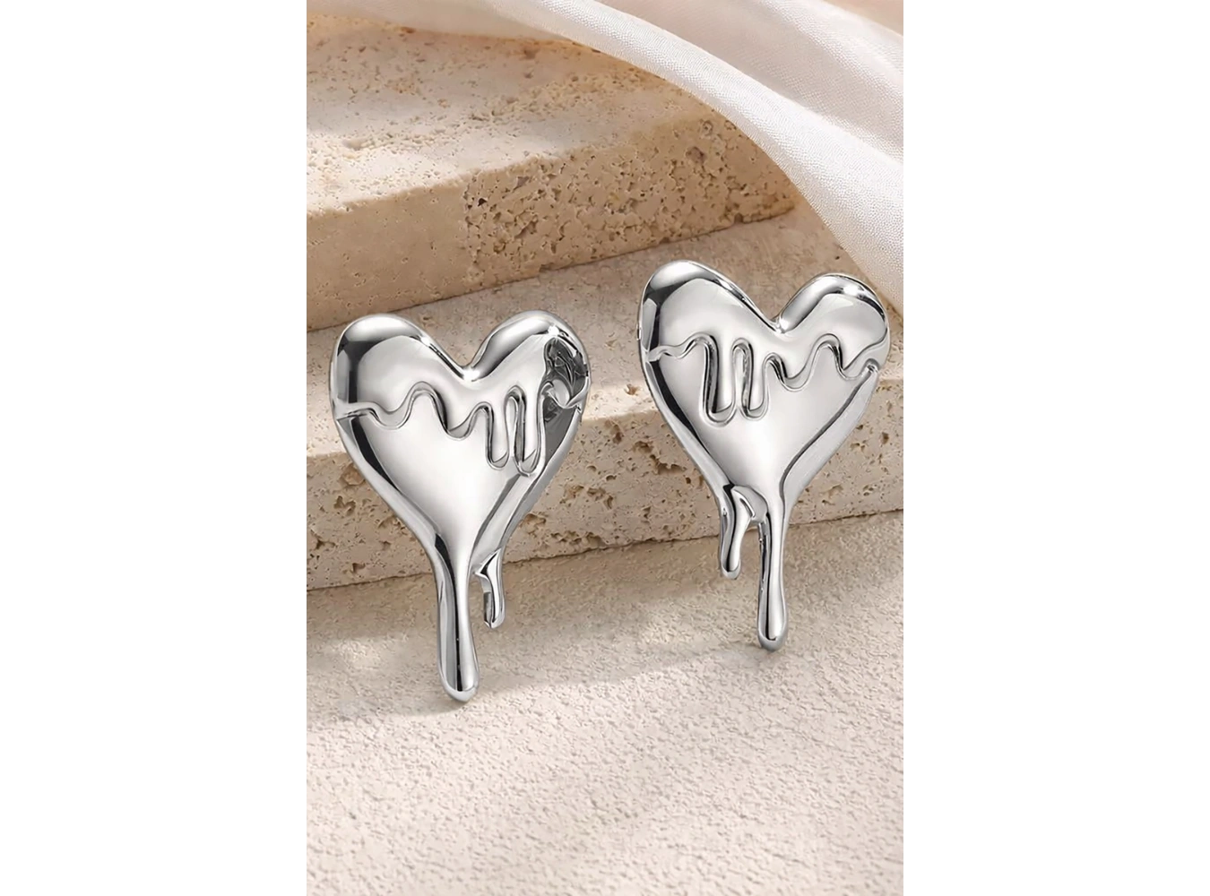 Gümüş Renk Kalp Figürlü Çelik Küpe (Çift)