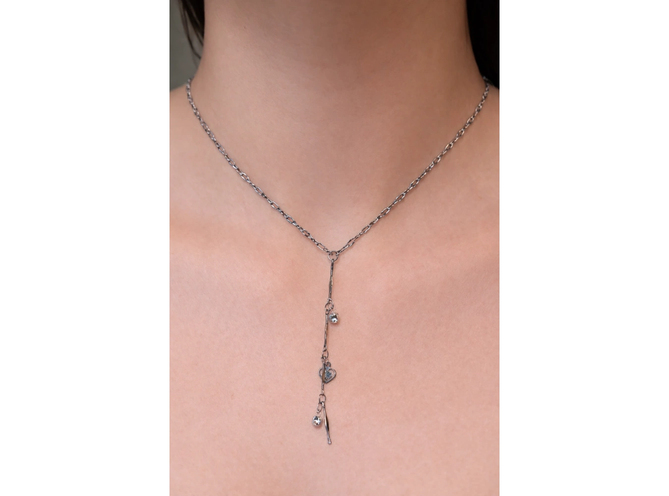 Gümüş Renk Kalp Figürlü Çelik Y Kolye