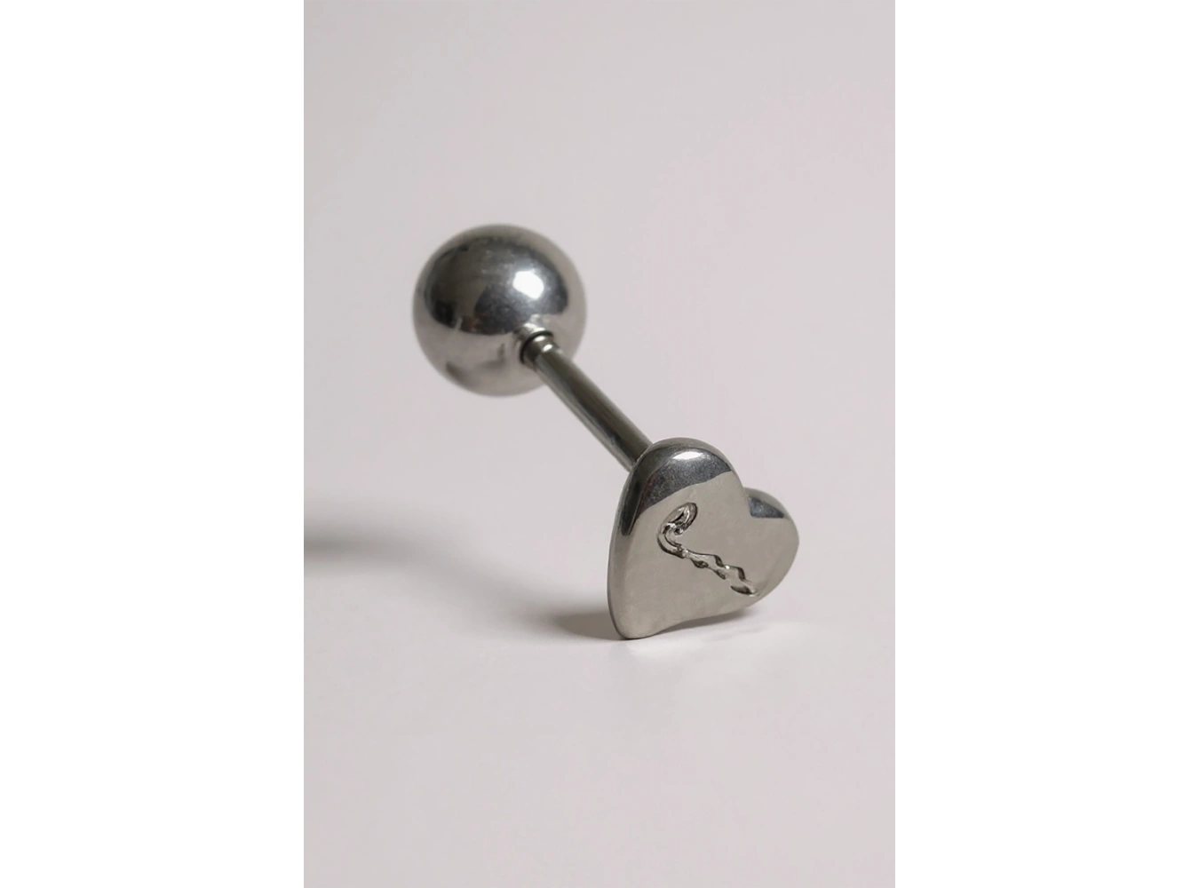 Gümüş Renk Kalp Figürlü Cerrahi Çelik Tragus/Kıkırdak Küpe/Piercing (Tek)